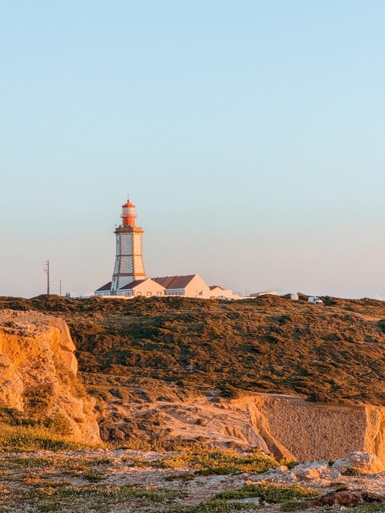 Yoga em Sesimbra ao ar livre em locais tranquilos na natureza. 